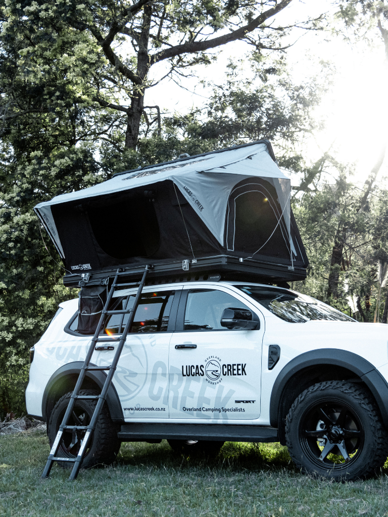 D-LUXE Hard Shell Rooftop Tent – Hartschalen-Dachzelt kaufen bei Rooftop Tents Europe